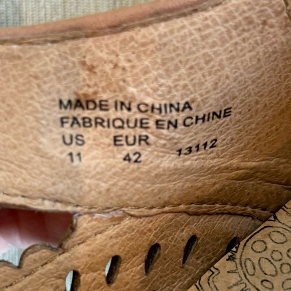 TAOS Sz 11 Tango Mary Jane Laser Floral Eyelet Comfort Shoes Velcro Straps - Picture 9 of 11